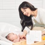 Han Ji-hye Instagram - 안녕하세용🤗 제가 웜리(Warmly) 의 스킨케어 라인의 공식 엠버서더가 되었어요!^^ 웜리는 0세 아기부터 엄마,아빠까지 온 가족이 사용할수 있는 순한 성분의 비건(Vegan) 제품들을 선보이는데요 특별하게 지금 스킨케어 전 제품을 할인판매하는 프로모션을 진행한다고 하니 네이버 웜리 브랜드스토어를 둘러보시고 필요한 제품들 구매해두셔도 좋을것같아요^^ 우리 아기에게, 아이키우는 엄마들에게 필요한 좋은 제품들 많이 선보이는 웜리도 많은 사랑 부탁드립니당🥰 #웜리 @warmly_official