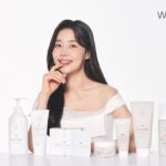 Han Ji-hye Instagram - 안녕하세용🤗 제가 웜리(Warmly) 의 스킨케어 라인의 공식 엠버서더가 되었어요!^^ 웜리는 0세 아기부터 엄마,아빠까지 온 가족이 사용할수 있는 순한 성분의 비건(Vegan) 제품들을 선보이는데요 특별하게 지금 스킨케어 전 제품을 할인판매하는 프로모션을 진행한다고 하니 네이버 웜리 브랜드스토어를 둘러보시고 필요한 제품들 구매해두셔도 좋을것같아요^^ 우리 아기에게, 아이키우는 엄마들에게 필요한 좋은 제품들 많이 선보이는 웜리도 많은 사랑 부탁드립니당🥰 #웜리 @warmly_official