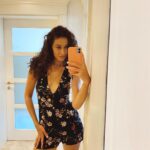 Hande Yılmaz Instagram – aynalara hep böyle bakmadık tabii :P