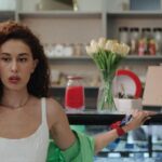 Hande Yılmaz Instagram - “aşk beni yendi” klibimiz yayında🌻 @oguzhankoctv @mali.ergin