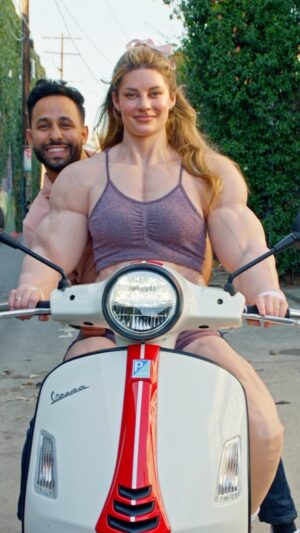 Hannah Stocking Instagram - When you are stronger than him 💪🏋️‍♀️ @anwar