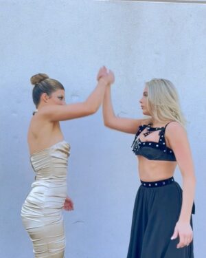 Hannah Stocking Instagram - BEST FRIEND HANDSHAKE 🍇😂