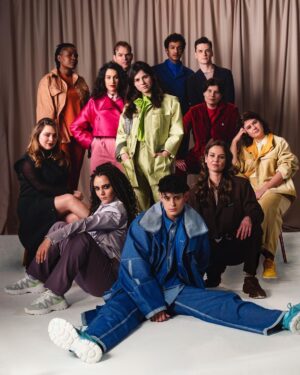 Hanna van Vliet Instagram - ANNE+ HITS NETFLIX!!!
🔥🌎🏳️‍🌈🌍🏳️‍⚧️🌏🔥

So so so proud of this beautiful rainbow of people. 💜
Pffffff, it’s unreal!! As young queer creators without any budget, we started a webseries from the ideal to bring more nuanced and positive LGBTQ+ representation to the Netherlands. After six years of hard work and queer joy we are here, for the ENTIRE WORLD to see! 🏳️‍🌈🏳️‍⚧️
So please GO WATCH on @netflix now, celebrate queerness and tell your friends all around the globe!!! 🔥

Love you my partners in crime @maudwie @valeriebis ❤️

📸 @tengbehkamara 
👔 @marjabennenbroek 
💄 @claytonleslie 

#anneplusfilm #anneplus #netflix #lgbtq #queerfilm #queeractors #queercreators #netflixnl