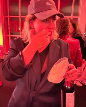Hanna van Vliet Instagram - (de ontsporing van het) GALA 🐄✨
@nederlandsfilmfestival @dutchacademyforfilm