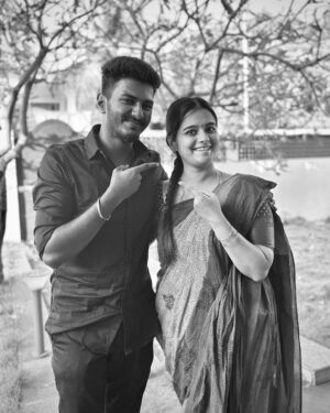 Haripriya Isai Instagram - Our Brother & sister relationship 🫂❤️♾️ no one can take your place in my heart ka @haripriyaa_official ❤️ love you so much Akkavey 🥰

 #birthday  #sisterlove #ethirneechal  #ethirneechalonsuntv #suntv #brothersisterlove #brothersisterbond #brothersistergoals