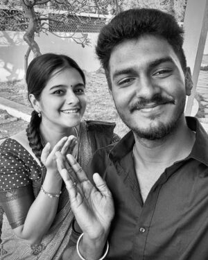 Haripriya Isai Instagram - Our Brother & sister relationship 🫂❤️♾️ no one can take your place in my heart ka @haripriyaa_official ❤️ love you so much Akkavey 🥰

 #birthday  #sisterlove #ethirneechal  #ethirneechalonsuntv #suntv #brothersisterlove #brothersisterbond #brothersistergoals
