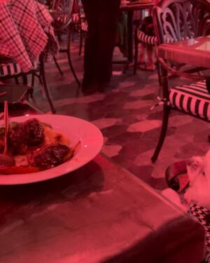 Heather Locklear Instagram - Great date night at Roses Garden Bar. Dogs allowed. Yummy food and great ambience 💋