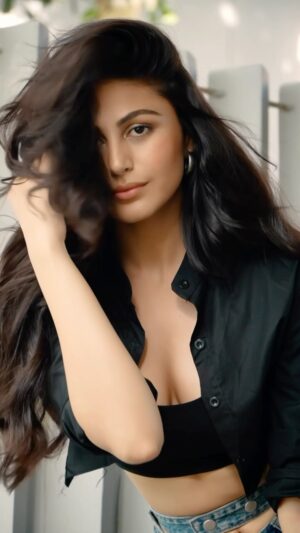 Heena Achhra Instagram - POWERFUL PEOPLE MAKE PLACES POWERFUL☄️💫
.
.
.

Edited by:- @swayamsaksham 
#heerachhra #kgf #kgf2 #iykyk #prashantneel
