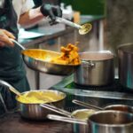 Henri Alén Instagram - Paccheri-pasta Lyhyt ja tanakka tuubi Napolin ja Campanian hoodeilta. Tämä on yksi hauskimmista pastoista kokata. Paccheri pitää tarjota aina kunnolla Al dente, ei Del Monte. Hyvästä gragnano-vehnästä valmistettuna purutuntuma ja maku on taidetta. Duunissa tästä tehdään tomaattinen savusimpukka pasta jossa tilkka vodkaa maustamassa ja raikastamassa savuisuutta. Lets paccheri folks! #fiasco? #paccheri #gragnanopasta #bene #pastalove #kokkaushommat #kuinkotonaitaliassa
