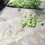 Henri Alén Instagram - Gnocchi❤️ Mikä on parempi paikka turista päivän polttavat puheenaiheet kun gnocchien äärellä. Paljon käsityötä jokaista pientä palleroa kohtaan, mutta sen tuntee sitten suussa. Pehmeä, kuohkea ja tuore gnocchi on parasta. Ja tietysti puikula perunasta. @restaurantfiasco , etelärannan pikku Italia❤️ #teamwork #gnocchi #fiasco? #pasta #bene #Helsinki #weloveitaly #handmade