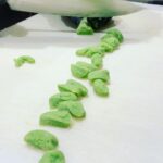 Henri Alén Instagram - Gnocchi❤️ Mikä on parempi paikka turista päivän polttavat puheenaiheet kun gnocchien äärellä. Paljon käsityötä jokaista pientä palleroa kohtaan, mutta sen tuntee sitten suussa. Pehmeä, kuohkea ja tuore gnocchi on parasta. Ja tietysti puikula perunasta. @restaurantfiasco , etelärannan pikku Italia❤️ #teamwork #gnocchi #fiasco? #pasta #bene #Helsinki #weloveitaly #handmade