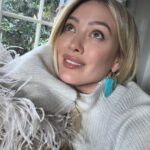 Hilary Duff Instagram - Love these soft tones today. I pull these earrings out a few times a year and let them win over my normal gold hoops. Also the sweater is screaming holiday season isn’t it?!! @switchboutique @nikkilee901 @karayoshimotobua ♥️ you guys for getting a girl to her best