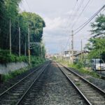 Hong Eun-ki Instagram - 하루하루 내가 흘린 땀과 6-7시간 통학과 졸음들을 삼켜내고 펜을 놓지않아 손가락에 염증이 생기던 이번 학기의 모든 순간들을 잊을 수가 없다. 누군가는 대수롭지 않게 생각하겠지만 누구보다 부끄럽지 않을 피나는 노력 끝에 얻어낸 결과가 정말 뿌듯하고 자랑스럽다. 연예인은, 예체능은 공부를 하지 않는다는 말이 참 싫다. 똑똑하지 못하다는 편견 또한 부수고 싶다. 그렇게 나는 나만의 한걸음을 천천히 내딛는 중이다. 그 누구도 모를지라도 천천히, 아주 정성스럽게 그리고 대단하게 내딛는 중이다.
