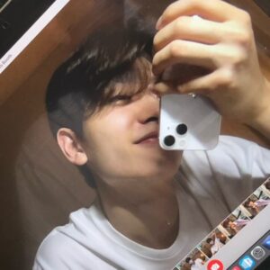 Hong Eun-ki Instagram - 이렇게 날씨 좋은 날 
#브이로그 보러 youtube 고🕺🏻