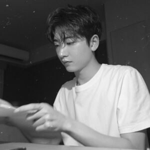 Hong Eun-ki Instagram - 이렇게 날씨 좋은 날 
#브이로그 보러 youtube 고🕺🏻