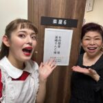 Honoka Yahagi Instagram - 舞台「家政夫のミタゾノ THE STAGE〜お寺座の怪人〜」 無事に全公演終えました🌸 東京・大阪、ライブビューイングと、お忙しい中、足を運んでくださりありがとうございました。 痛み入ります👓 毎日楽しかった。 ミタゾノに、アニーに出逢えて、素晴らしい時間を過ごすことができて、幸せでした。 スタッフの皆さま、キャストの皆さま、 そして、これまで応援してくださった皆さまのおかげで、ここまで走り抜くことができました。 本当にありがとうございました！！ ザーステー🙏🏻 脚本の八津さんとキャストの皆さまと思い出♥️ #家政夫のミタゾノ