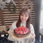Honoka Yahagi Instagram - イチゴのタルトを母と作ってみた🍓 2枚目から狙われてるの図。