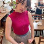 Honoka Yahagi Instagram - 研音Messageライブ配信、ご覧いただきありがとうございました❤️ 皆さんとこうやってお話しする機会が出来て、とても嬉しかったです😍 また、できるように頑張りますっ！！ さてさて！遂に！ 今夜1:28から「おしゃ家ソムリエおしゃ子」最終回！放送です！！ あっという間の最終回がやってきました😢 予告では、隠戸さんにバックハグされていたおしゃ子ですが、、 どうなっちゃうんだ！？ キュンキュン間違いなしの最終回です😎 是非、ご覧ください✨ くすき愛するマッスルの、マッスルポーズしてみました💪🏻 おしゃ子はマッスルには興味ないみたいですがね😂 #おしゃ家ソムリエおしゃ子 #矢作穂香
