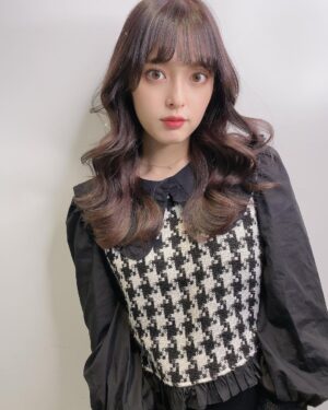 Honoka Yahagi Instagram - 最近、エミリー in Parisにハマりすぎて。
お洋服、真似ようと頑張ってる☺️
カラフルな衣装が多いから、勇気いるけど。
雰囲気だけでも✨
こういうの着たらいいかも！とアドバイスもらえたら嬉しいな♥️

#前と同じ写真ですみません 💦
