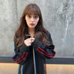 Honoka Yahagi Instagram - ドラマ「ひともんちゃくなら喜んで！」 第2話が関東にて放送です✨ ついに、マウント四天王の1人が判明😱🙌🏻 コンサルタント人見のホワイトニングも始まります☺︎ 是非、ご覧ください🌸 ABCテレビ1/22(日)よる11:55〜 テレビ朝日 1/21(土)深夜2:30〜 #ひともんちゃくなら喜んで