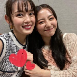 Honoka Yahagi Instagram - りほとまた会えました♥️
12年前に初めて映画で会って、それから色々なご縁があり、お仕事で一緒になることが1番多いりほちゃんです✨
仮面ライダーオーズ10th以来の再会で嬉しかった😍

#COLORZwithSHEIN