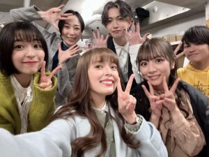 Honoka Yahagi Instagram - ついに！本日！
#ひともんちゃくなら喜んで ！最終回、 #ABCテレビ にて11:55〜放送✨

最後まで、たくさんの方に支えていただいて、応援していただいて、嬉しい気持ちと感謝の気持ちでいっぱいです。ありがとうございます！

撮影してた日々は、毎日本当に楽しくて楽しくて。
素敵なスタッフ・キャストの皆さんと、この作品を創ることができて幸せでした。

ひともんちゃくなら喜んで！で出会えた皆さんが、大っっっ好きです。

最後までお見逃しなくですっ🙌🏻
#犬飼貴丈 #綱啓永 #北野日奈子 #鳴海唯 #大谷麻衣