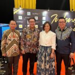 Indra Yudhistira Instagram - 12 tahun yang lalu, bayi bernama Kompas TV hadir, membawa cita-cita televisi yang menginspjrasi Indonesia. Hari ini Kompas TV merayakan ulang tahun ke 12. Saya ikut merayakan bersama sebagian founder Kompas TV.