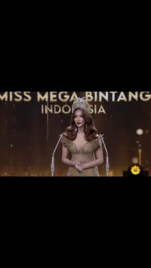 Indra Yudhistira Instagram - Terima kasih untuk seorang “berhati BESAR”

(Full speech @andina_julie  tonton sampai selesai yah..)

Saya mengenal @ivan_gunawan cukup lama, tapi baru kali ini punya kesempatan mengenal lebih dekat. Beberapa bulan terakhir saya intensif diskusi, komunikasi dan kerja bersamanya. @andina_julie benar, Kita beruntung memiliki seorang Ivan Gunawan, sosok yang tidak hanya hebat, passionate dalam setiap karyanya dan punya visi besar tentang beauty pageant dan tahu cara mewujudkannya, tapi yang lebih penting dari itu semua He has a BIG HEART. Dia orang hebat yang punya hati baik. 

Terima kasih @ivan_gunawan yang sudah percaya kepada saya dan tim untuk bersama-sama mewujudkan mimpinya.
