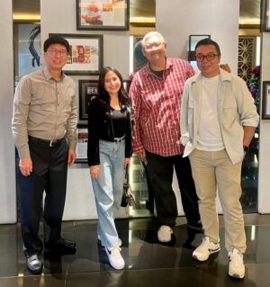 Indra Yudhistira Instagram - Thanks @prillylatuconsina96 buat diskusi seru hari ini.