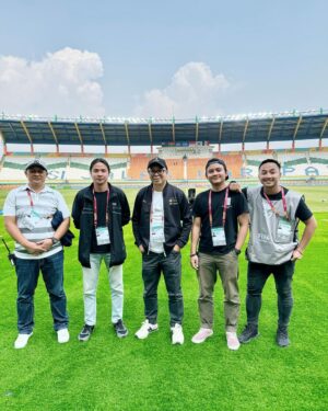 Indra Yudhistira Instagram - Visiting Emtek team as Host Broadcaster.
Thrilled to be here at the broadcast compound of the FIFA World Cup U17 in Bandung! It’s an incredible experience to be surrounded by the energy and excitement of this global tournament. Huge congratulations to our team for achieving their best result. I’m so proud of all their hard work and dedication.
