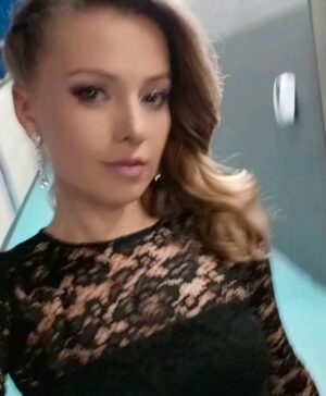Inna Puhajkova Instagram - Díky Košice🙌
 
Bylo to super! Skvělé zápasy, skvělá atmosféra a skvělá parta lidí, která to posunula zase o level výš..Už teď se těším na další galavečer! Vidíme se 29.10. v Brně👊

Za šaty děkuji Jakubovi a Nikol @poner_official 🖤

#realfightarena #mma #kosice #rfa4 #fightnight #steelarena #poner