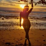 Inna Puhajkova Instagram - Ty západy slunce tady nemají chybu 🌅🥰 #dreamy #beautifulcolors #sunset #costarica #puravida #beach #nofilter Playa Dominicalito, Costa Rica