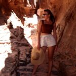 Inna Puhajkova Instagram - Little canyon in Wadi Rum 🤎🤎🤎 #wadirum #unesco #mesicniudoli #jordan #travellover #traveltheword #desert Tổng Kho Thanh Lý Gia Dụng