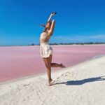 Inna Puhajkova Instagram - Las Coloradas🌸 💙🌸 #mexiko #pinkwater #bluesky #happy #travel #barefoot #fun #wind #beach #coast Las Coloradas, Yucatán