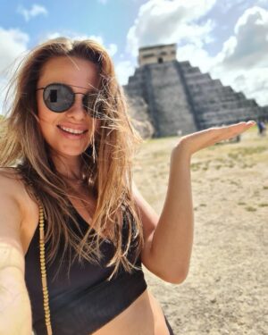 Inna Puhajkova Instagram - Dnešní výlet na Chichén Itzá, jeden z nových sedmi divů světa ✔🙌 

#mexico #chichenitza #yucatan #travel #traveltheworld #traveltips #sunnyday #sundayfunday #selfie #sevenwondersoftheworld #