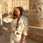 Inna Puhajkova Instagram - Dnes jsme měli tak nádherný den, že se to ani slovy nedá popsat.. Cítím jen vděčnost, obrovskou vděčnost 🙏🙌 #happy #fullfiledheart #luxor #valeyofthekings #hatsepsut #medinethabu #grateful Medinet Habu