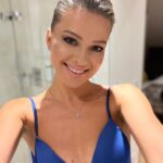 Inna Puhajkova Instagram - Děkuji za krásný look přesně podle mých představ @veronika_bohomakeup, ty víš.. 🫶 a krásné šperky @haladajewellery, které to celé dopodtrhly k dokonalosti 💙 #plesjakobrno 💃🏽 Brno, Czech Republic