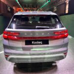 Inna Puhajkova Instagram - Nová generace Škoda Kodiaq byla konečně odhalena 🙌 Přichází ve čtyřech mozorizacích a vůbec poprvé i v plug-in verzi hybrid iV s dojezdem 100km. Vybrali byste si? 🫠 A případně jakou barvu? U mě vede novinka Bronx🤎 Děkuji za pozvání na krásnou akci @skodacr @skodagram #skoda #kodiaq #worldpremiere #newgeneration #berlin #germany #beautiful #cars #simplyclever Berlin,Germany