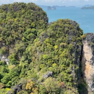 Inna Puhajkova Instagram - Hong Island byl pro mě #mustsee 🇹🇭

Kdysi jsem si tohle místo uložila v Google Maps a až tady zjistila, že jsem tak blízko, takže nebylo o čem přemýšlet. . Nejsem fanoušek organizovaných výletů..všude mraky turistů a omezený čas na jednotlivých místech mi prostě vadí, ale udělala jsem pro jednou výjimku a stálo to za to 🙌

#hongisland #travel #love #thailand #beautiful #beautifuldestinations #travellover #traveltheworld #livelife #livelovelaugh
