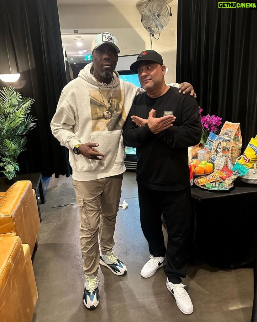 Inspectah Deck Instagram - What if I told you @russellpeters ain’t nothin ta f*ck with 👐🏾 We’re both looking at the wrong cam Blame it on #toronto 🔥🔥🔥