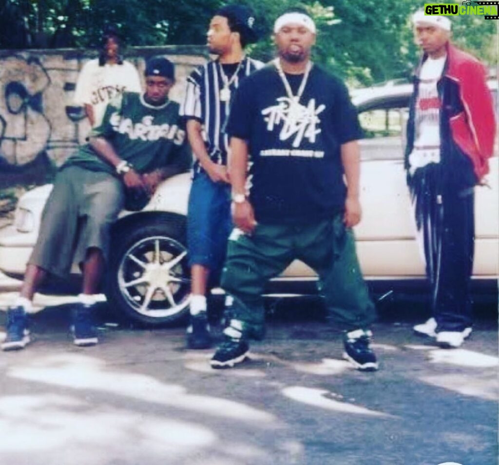 Inspectah Deck Instagram - Classic pic of when @nas came to #killahill dolo I said this nxgga crazee! Parkhill showed mad love for the godson and he’s been a real one from day one! Salute to the 🐐 Happy Belated Bornday‼️ Ps we still tryna figure out who behind me ⏸️💀