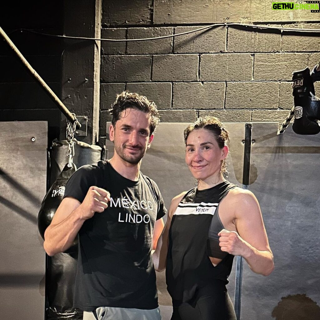 Irene Aldana Instagram - Que buen sparring anoche ! Muchas gracias @fernandowencemichel 👊🏼 🎽: @venumstoremx #ufc #ufc289 #sparring #mma #gym #training #mixedmartialarts #boxeo #boxeomexicano #lobomma #team #irenealdana #teamirene Lobo Gym Mma