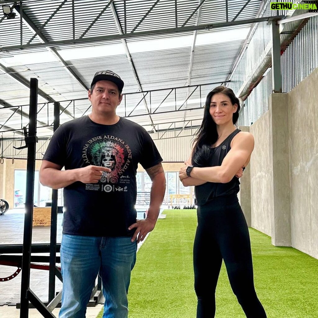 Irene Aldana Instagram - Cardio En @scila_tc con @fer_quirozd Y su camiseta #teamirene que tu también puedes adquirir en el link de mi biografía 🤍🇲🇽 #teamirene #ufc #ufc289 #mexico #coach #workout Scila Training Club - Santa Anita