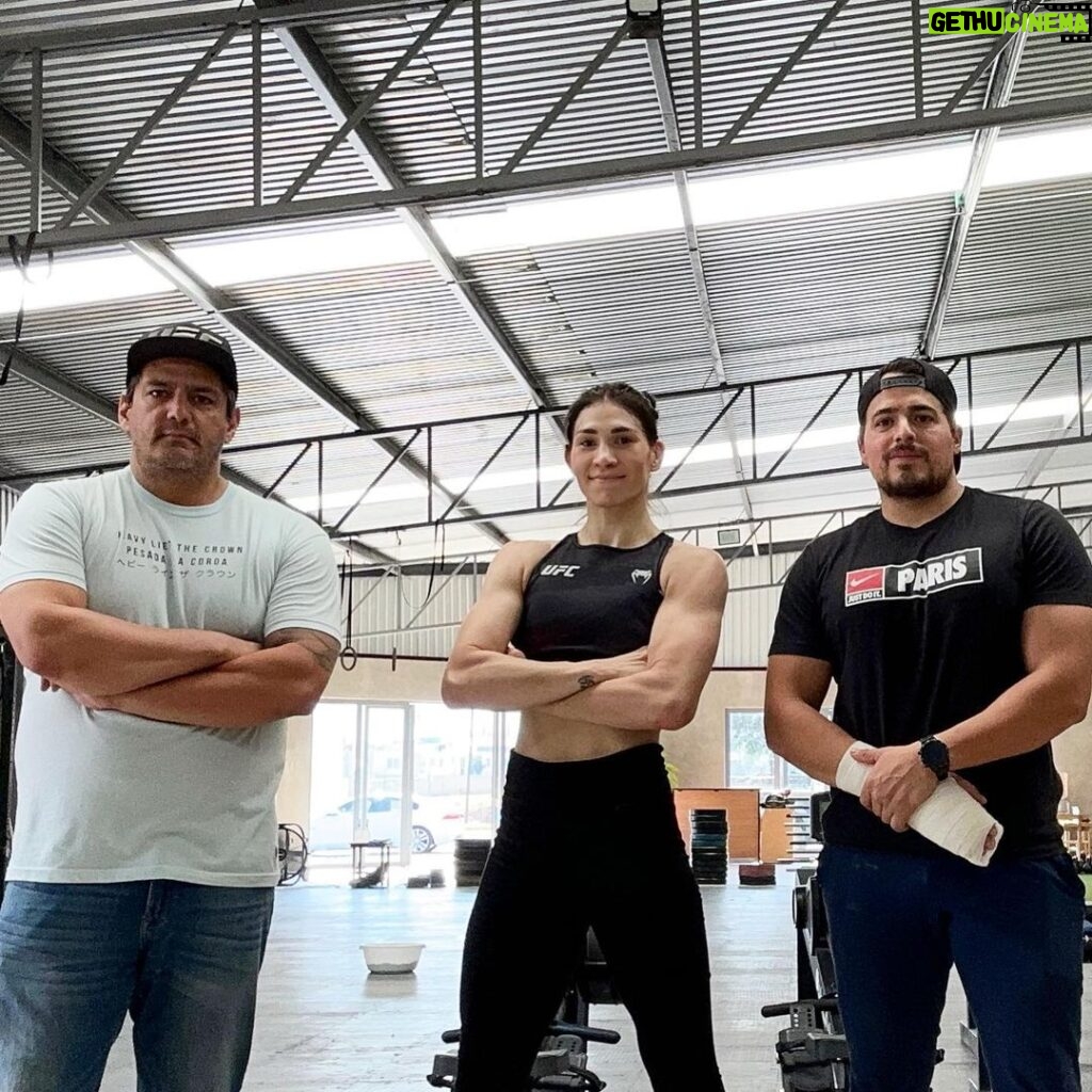 Irene Aldana Instagram - Acondicionamiento físico en @scila_tc ! Con @fer_quirozd @fq_fitnessandquality y @suo_maesta #ufc289 #workout #fitness #functionaltraining #coach #mexico #teamirene Scila Training Club - Santa Anita