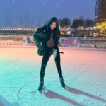 Irina Shayk Instagram - Bday ⛸️ing with my fam❄️. Thank you all for coming and not breaking any 🦴😂