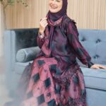 Irish Bella Instagram - 3 Dress cantik muslimah yang bikin nyaman dibawa beraktivitas seharian 😍✨ Aku dapat dressnya dari @arinnahijab_official untuk kualitas gausa diragukan lagi, super premium banget! Kalian pilih yang mana nih? 🥰