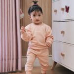 Irish Bella Instagram - Masya Allah Tabarakallah, Gadis kecilku udah bisa jadi model dong 🥰 Btw, artikel baru launches Today di @owhbaby.id !! Yukkkk check @owhbaby.id ✨✨