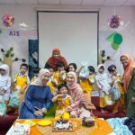 Irish Bella Instagram - Barakallah fii Umrik anakku ☺️❤️ Waktu berlalu begitu cepat, sekarang udah 3 tahun aja. Setiap ulang tahun adalah momen yang mellow untuk mommy nak, semoga kamu kelak menjadi anak yang sholeh, pintar, memiliki hati yang baik & lembut serta selalu memberi manfaat dan bantuan untuk banyak orang.. Your journey in life still has a long way to go Insha Allah I will always be there by your side, cheering you on! Love you nak ❤️ Thank you juga untuk @mydreamgoodies yg selalu siap siaga untuk menerima pesanan hampers 😅 Gak pernah mengecewakan .. 🫶🏼