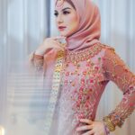 Irish Bella Instagram - Masya Allah Tabarakallah ✨ Kalau bukan karena sahabat akyuuu @fairuzarafiq yang udah neror dari “sebulan” yang lalu untuk pakai Dress code bollywood ke acara Ka Sonny mana mungkin dandannn beginii …. 😂😂