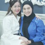 Irish Bella Instagram - Girl therapy 💅🏼🎀 Happy banget treatment di @dr.chen_aesthetic karena menggunakan alat dan teknologi tercanggih di Jakarta ❤️ Dan ini aku lagi treatment favoritku, untuk kulit wajah kencang dan bentuk wajah menjadi V shape 🫶🏻